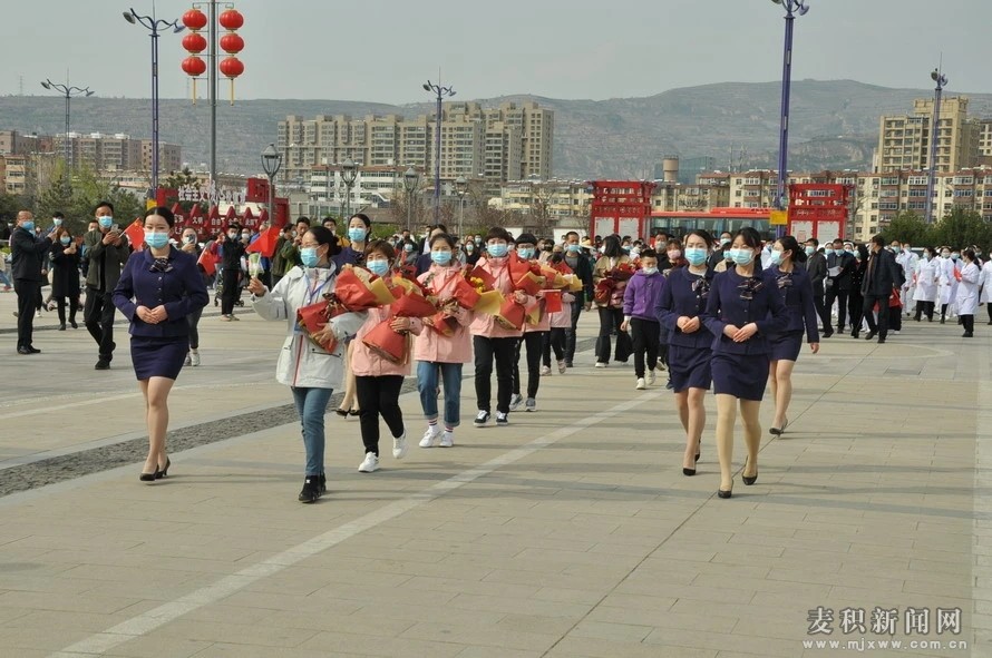 不辱使命 英雄凱旋！麥積區(qū)馳援武漢5名醫(yī)務(wù)人員回家了