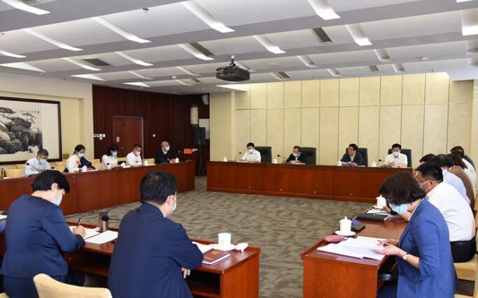 【兩會(huì)快訊】甘肅代表團(tuán)分組審議全國(guó)人大常委會(huì)工作報(bào)告，林鐸參加第一小組會(huì)議并發(fā)言