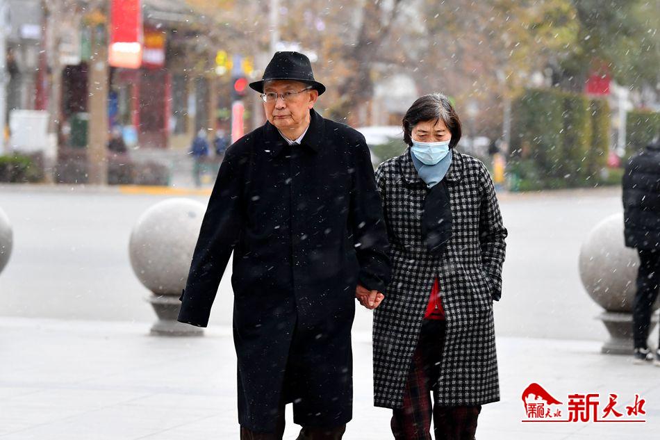 初雪來了！一起在天水街頭，共赴“白頭”！