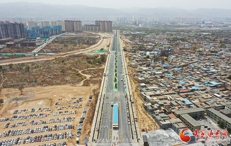 蘭州北濱河路至仁壽山景區(qū)主干道試通車(chē)