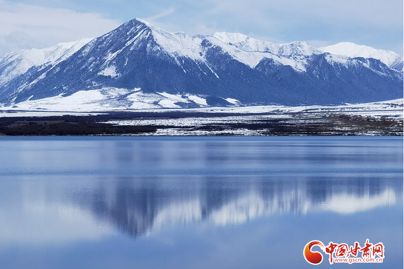 初夏，來(lái)山丹馬場(chǎng)鸞鳥(niǎo)湖畔賞雪