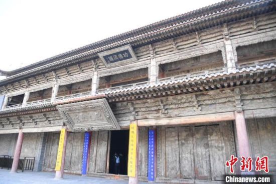 圖為張掖大佛寺建筑外圍?！钇G敏 攝