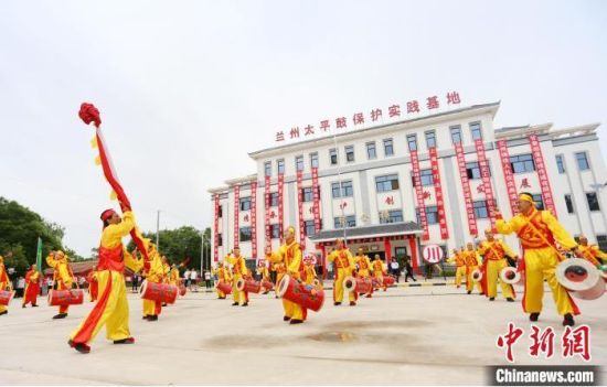 2021年6月30日，蘭州太平鼓教育保護(hù)實(shí)踐基地啟動(dòng)儀式在蘭州新區(qū)舉行。(資料圖) 高展 攝