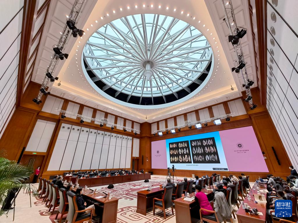 3月18日，“中國社會(huì)科學(xué)院考古學(xué)論壇·2021年中國考古新發(fā)現(xiàn)”進(jìn)行入選項(xiàng)目報(bào)告環(huán)節(jié)（手機(jī)照片）。