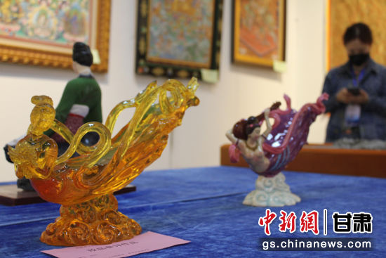 圖為敦煌飛天造型的作品。徐雪 攝