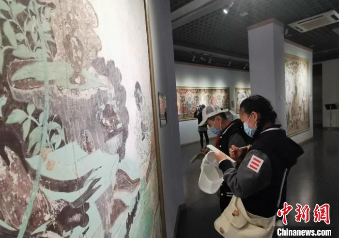 圖為學生參觀敦煌藝術館。(資料圖) 蘭州大學附屬學校供圖