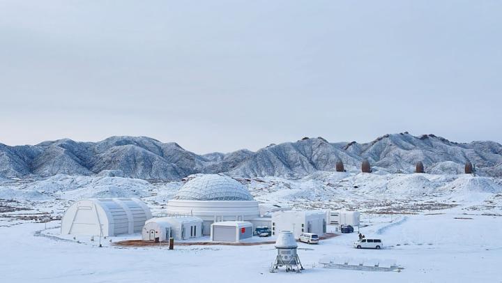 2023年12月14日拍攝的甘肅省金昌市“火星1號基地”雪后景象。新華社發(fā)(李婷 攝)
