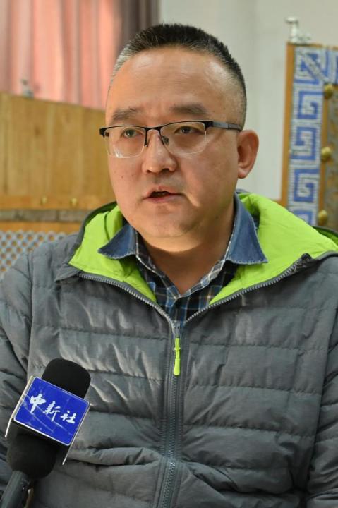 謝焱，甘肅省文物考古研究所副研究館員、考古研究二部主任、田野考古項目負責人。主持參與了張家川馬家塬戰(zhàn)國西戎墓地、臨潭磨溝齊家文化墓地等20多項考古調查、發(fā)掘工作，曾獲得中國國家文物局田野考古二、三等獎，“十二五”文物保護科學和技術創(chuàng)新二等獎等榮譽。