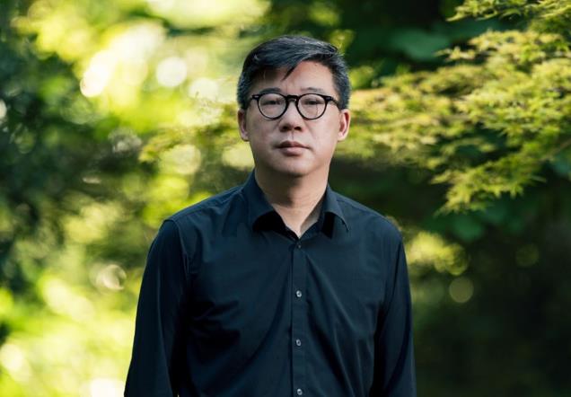 專訪李修文：AI時(shí)代，更要孤絕地成為自己